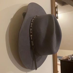 Connor wool brimmed hat.